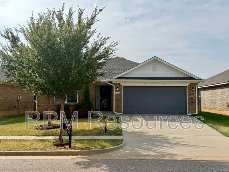 Yukon House: 12936 NW 4th Ter