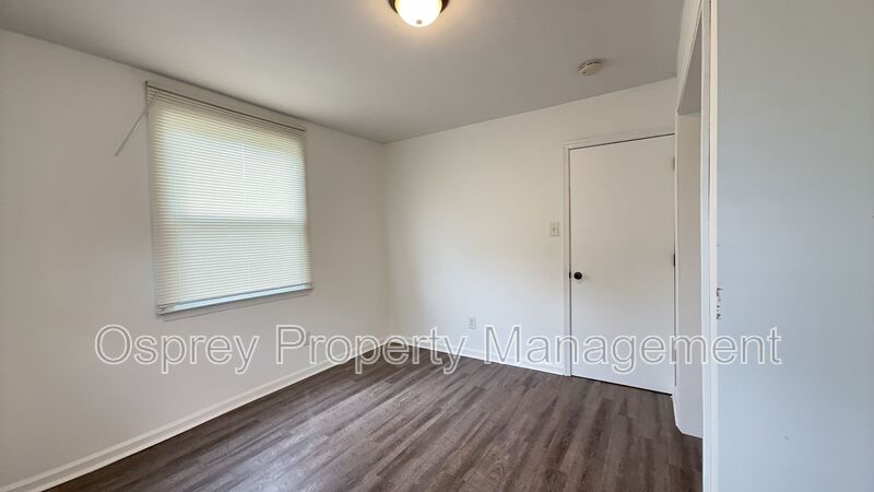 Well-Maintained 3-Bedroom Home with Fenced Backyard & Assigned Parking in Central Chesapeake - Photo 9