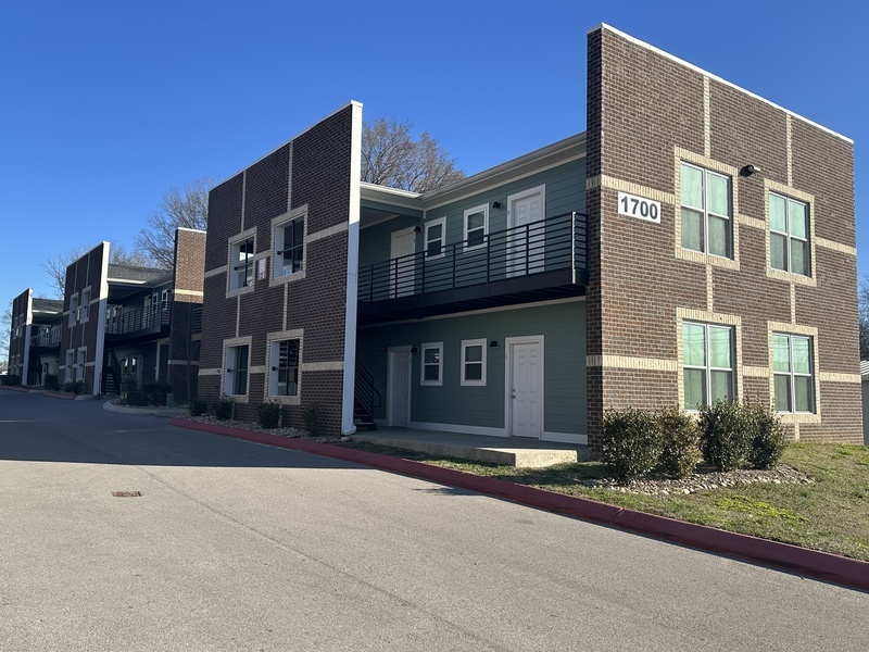 Columbia Condo: 1700 Hampshire Pike