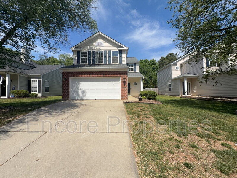 Raleigh House: 242 Inkster Cove