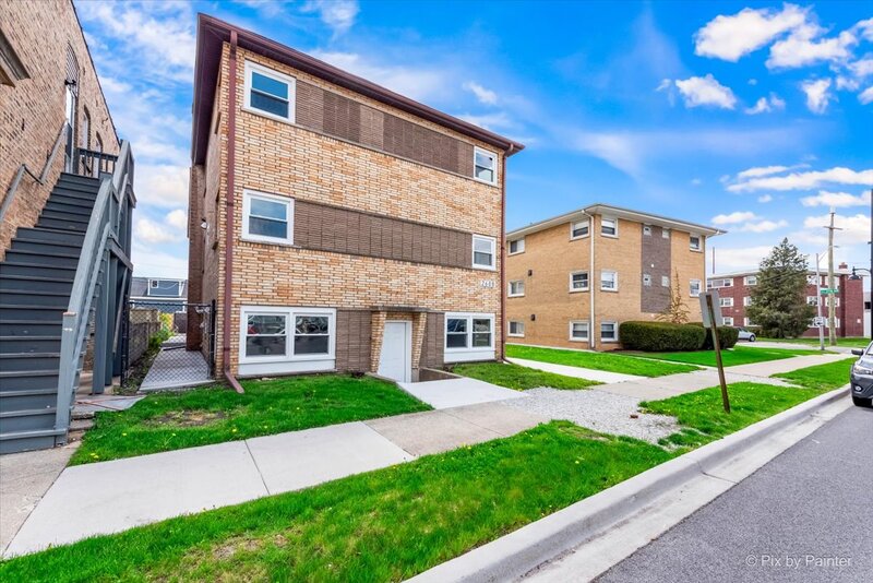 Bellwood Condo: 2608 Saint Charles Road