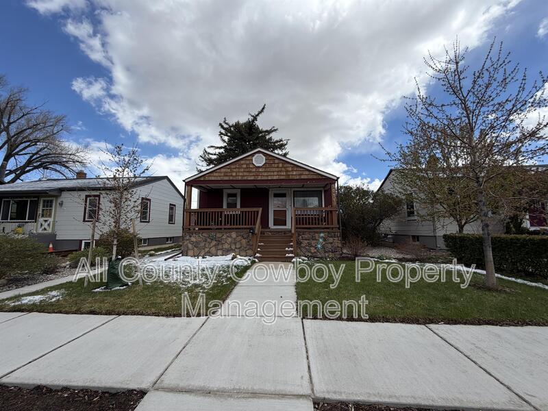 Laramie House: 1011 S 6th St