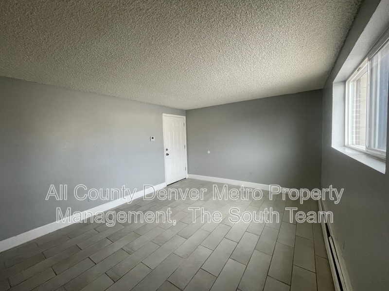 Aurora Condo: 1676 Hanover St