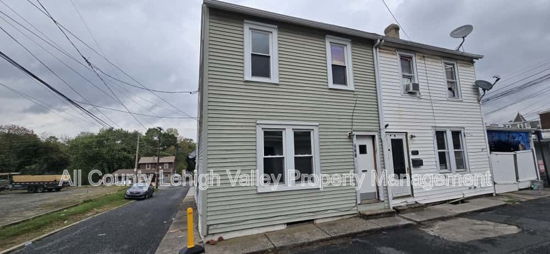 Allentown House: 733 Clay St