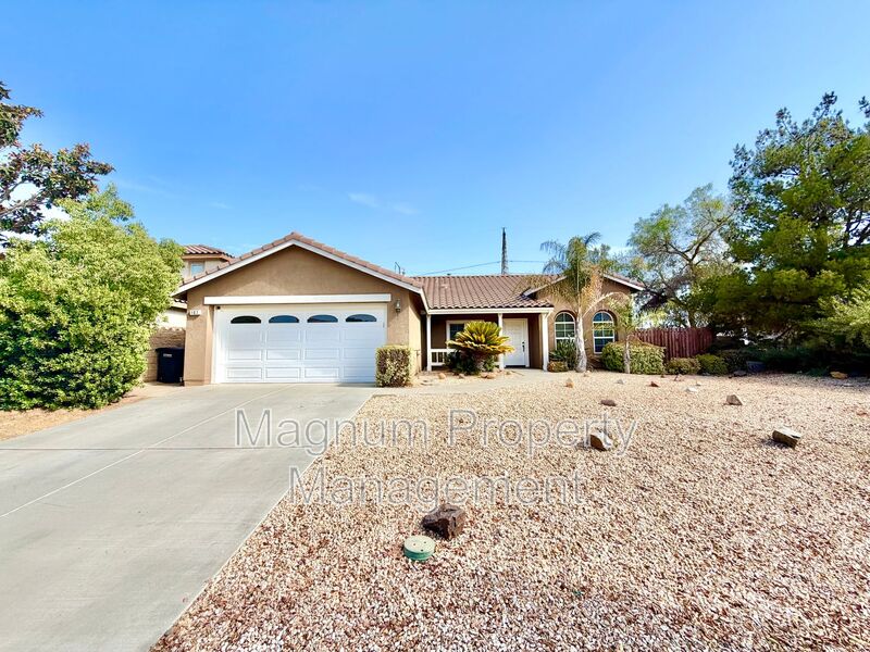 Perris House: 102 Goldenrod Ave