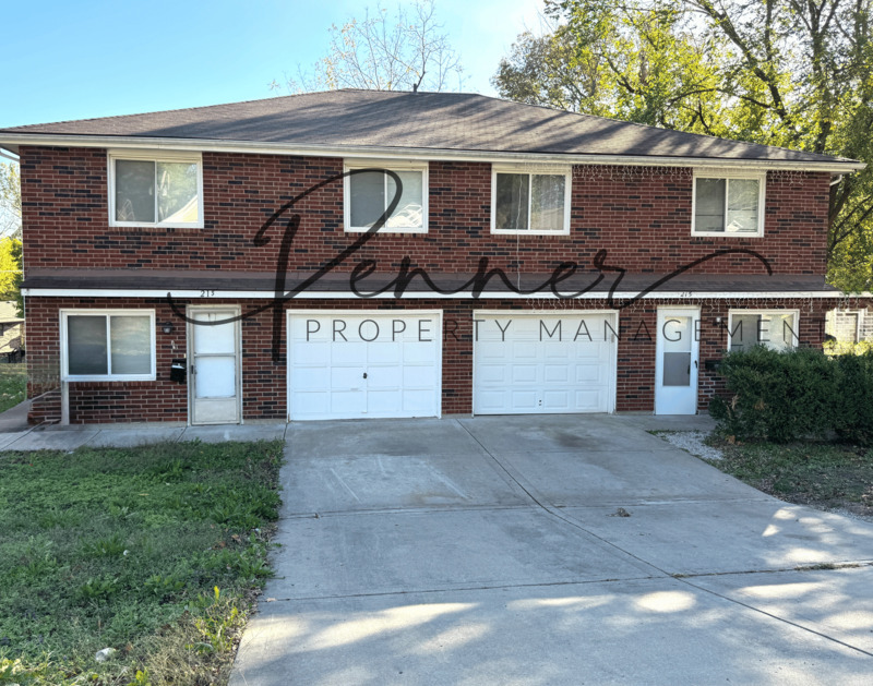 SUGAR CREEK House: 213 S WILLOW AVE