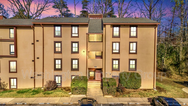 Reston Condo: 2200 Castle Rock Sq Apt 32