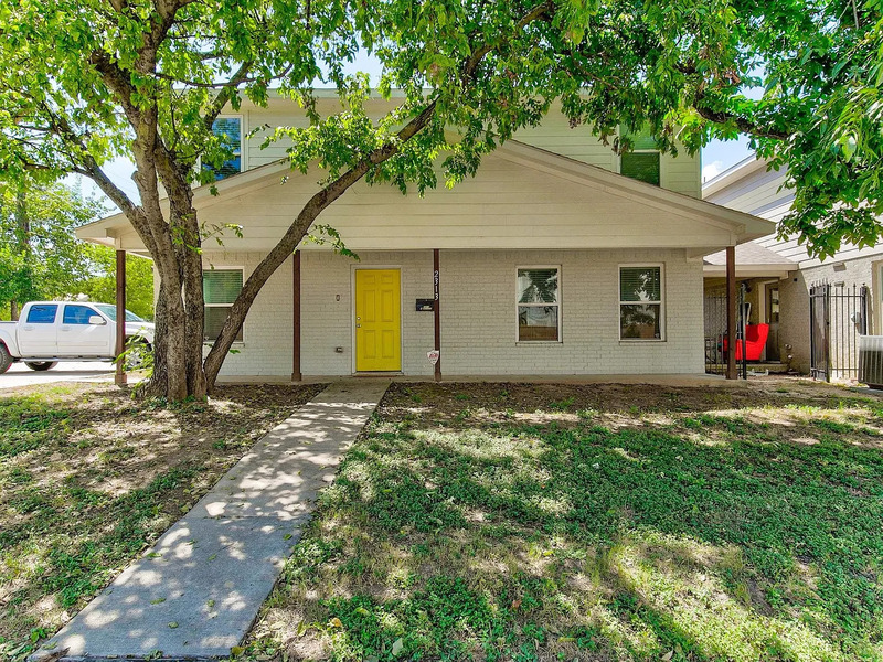 Fort Worth House: 2313 West Devitt Street