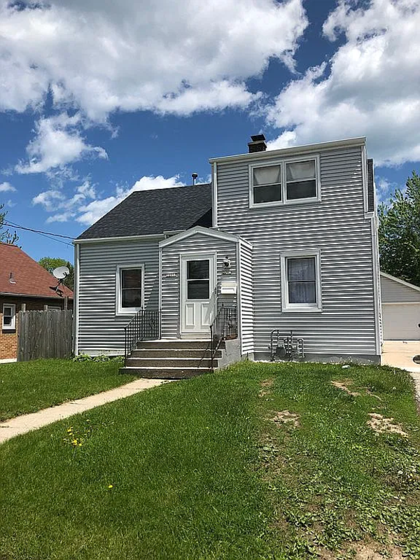 Manitowoc Condo: 2205 South 10th Street - Upper