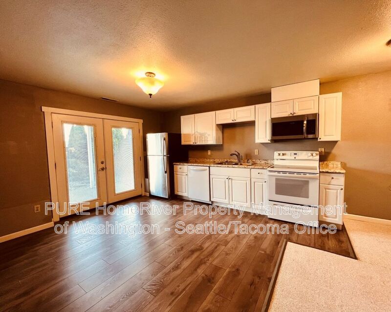 Tacoma House: 4215 N Vassault St
