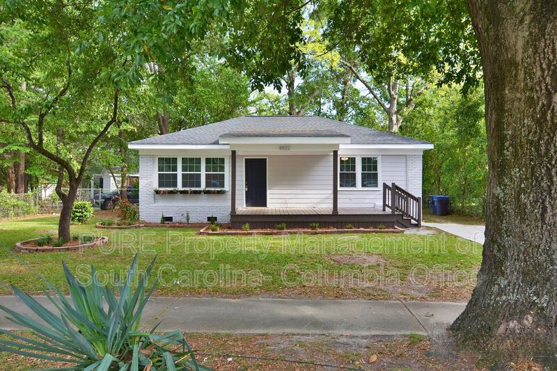 Columbia House: 4922 Colonial Drive