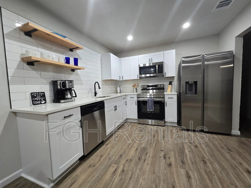 San Antonio House: 12107 El Sendero St