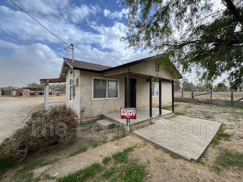 Pixley House: 14901 Ave 88