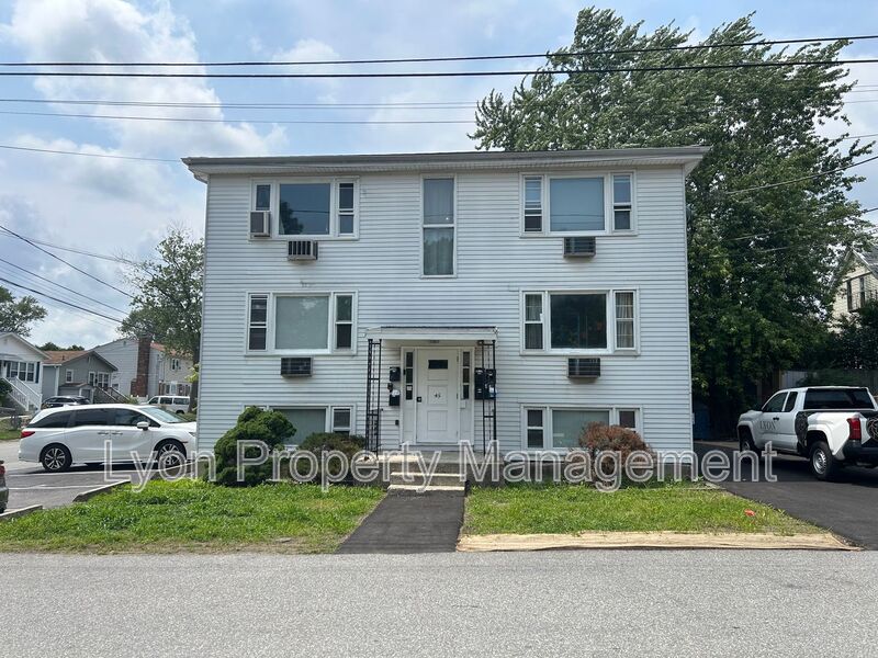 Cranston Condo: 45 Marlborough St