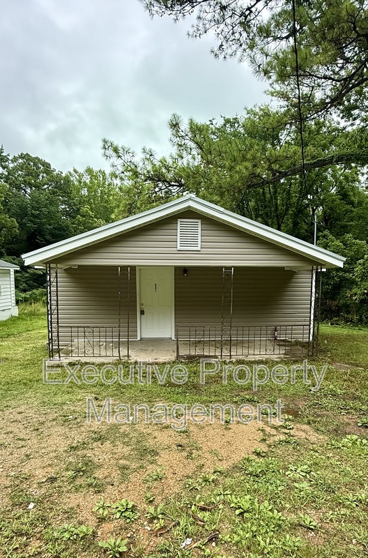 Bessemer House: 531 West Lake Drive