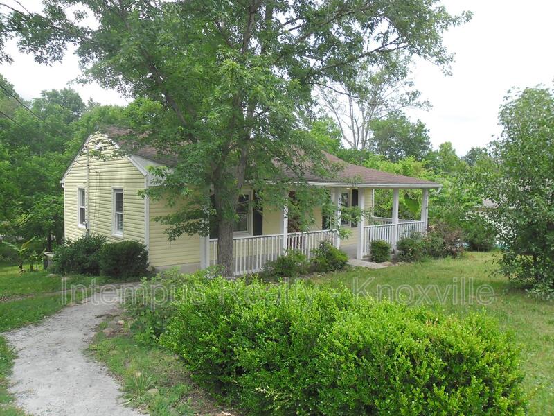 Knoxville House: 805 Centeroak Dr
