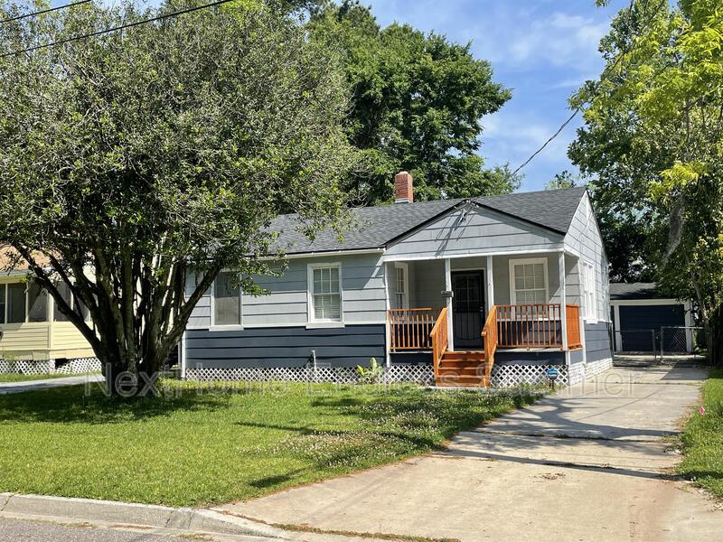 Jacksonville House: 2887 Lenox Avenue