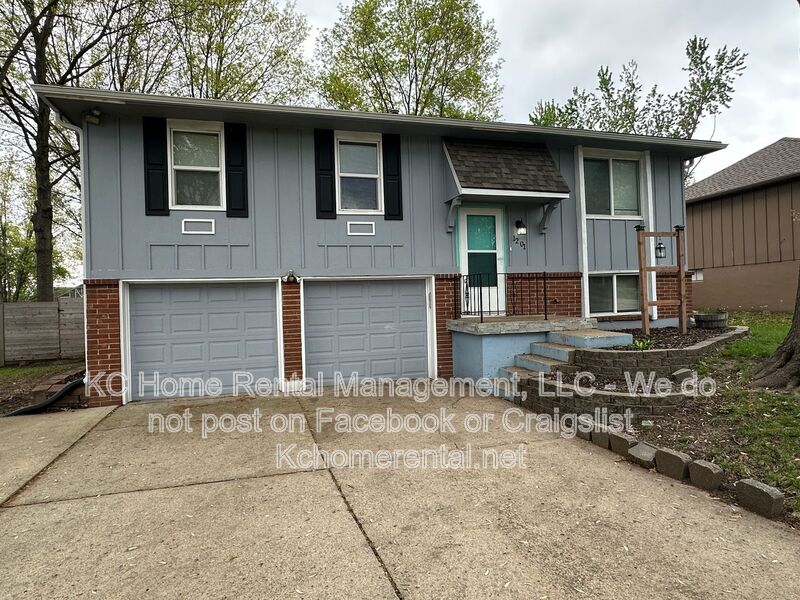 Grain Valley House: 1201 NW Golfview Drive