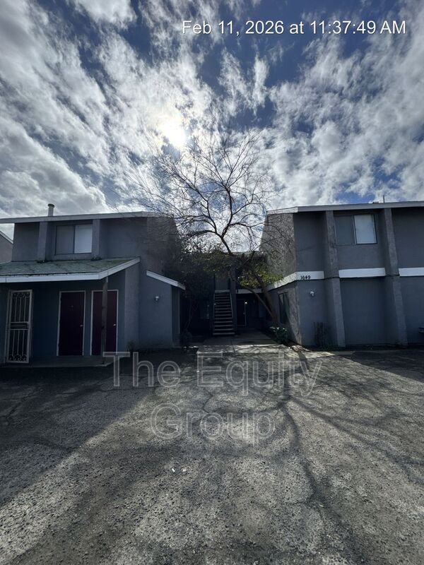 Visalia Condo: 1649 East Douglas Ave