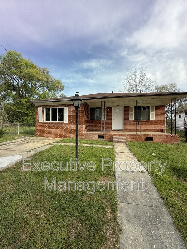 Birmingham House: 3728 Hickory Avenue