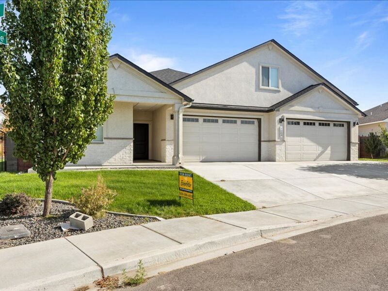 Kennewick House: 7002 W 28th Ave