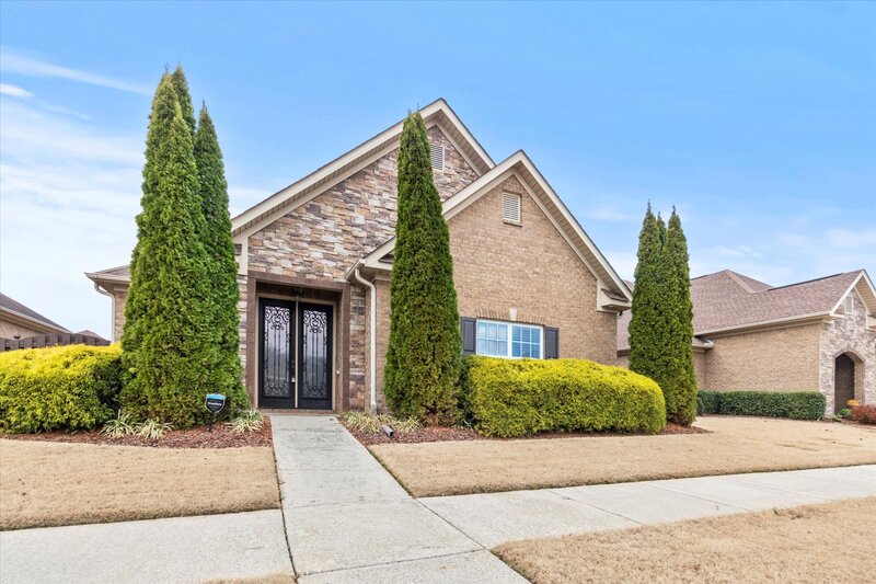 Huntsville House: 915 Northwest Binding Branch