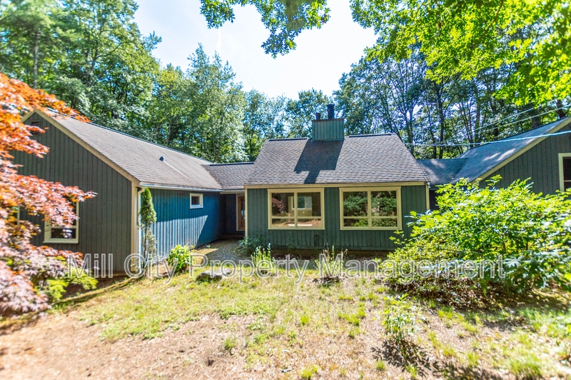 Bedford House: 43 Hitching Post Lane