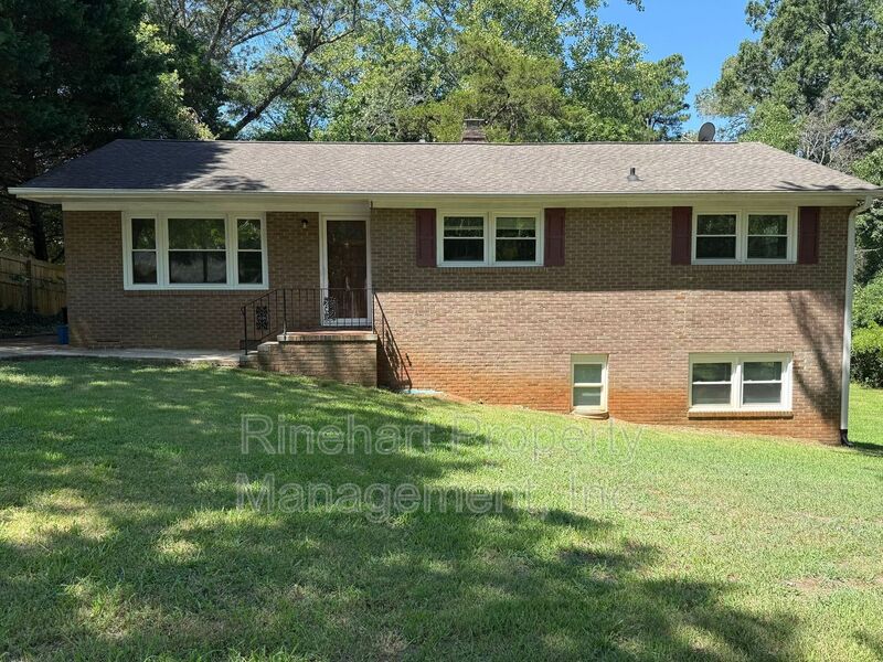 Rock Hill House: 645 Greenbriar Avenue
