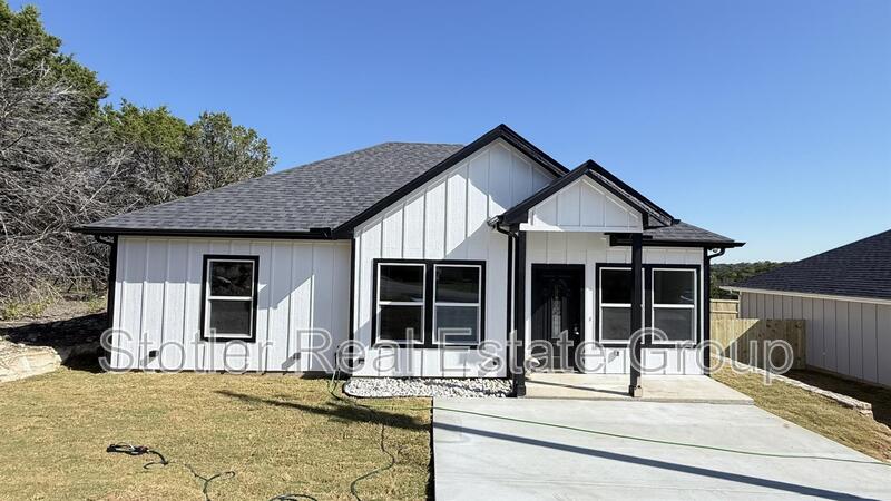 Granbury House: 2615 Creekview Drive