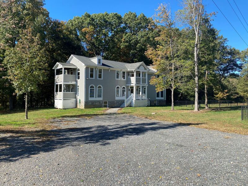Fredericksburg House: 3108 Mine Road