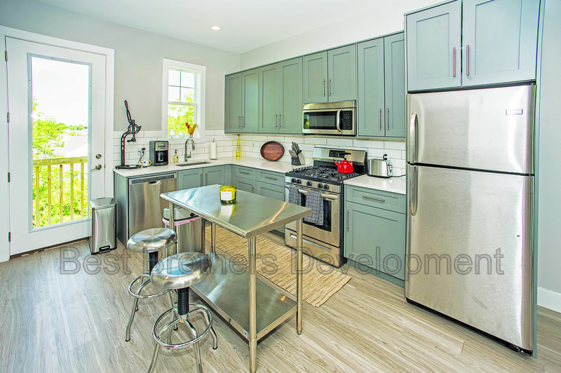 Hamburg Apartment: 4779 South Park Ave