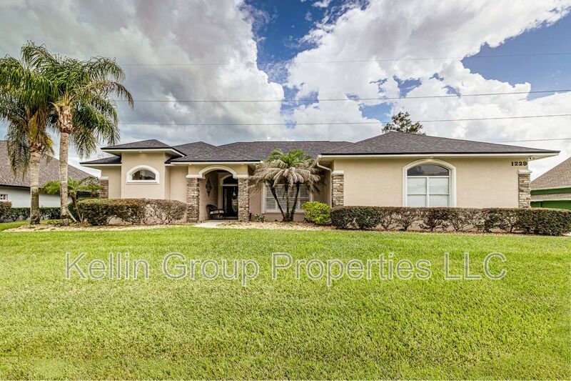 Lakeland House: 1229 Lake Deeson Woods Ln