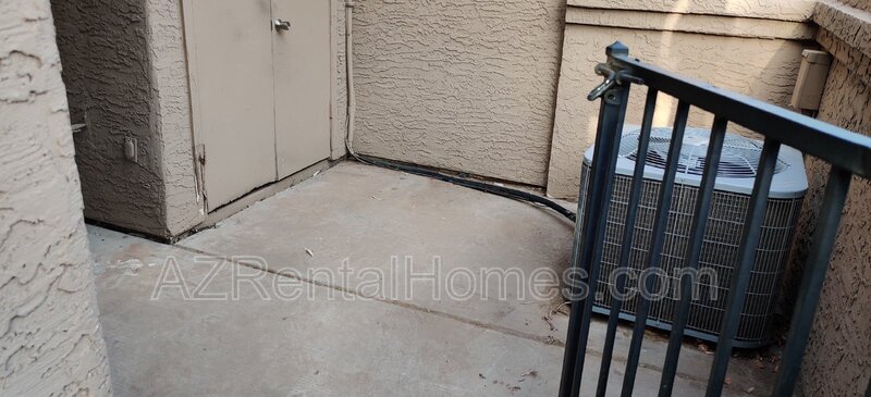 Tempe Condo: 819 N College Ave #I-121