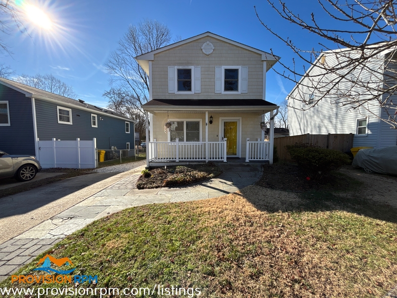 Edgewater House: 1618 Bishop Road