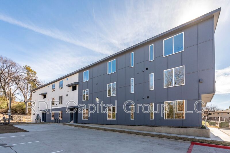 Dallas Condo: 948 S Corinth Street Rd