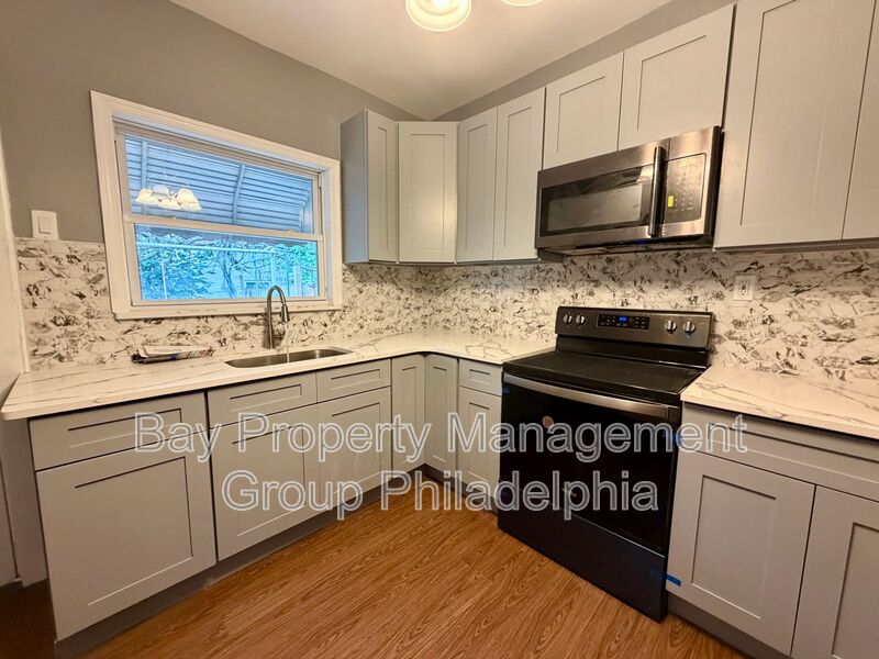 Philadelphia House: 3925 N 6th St
