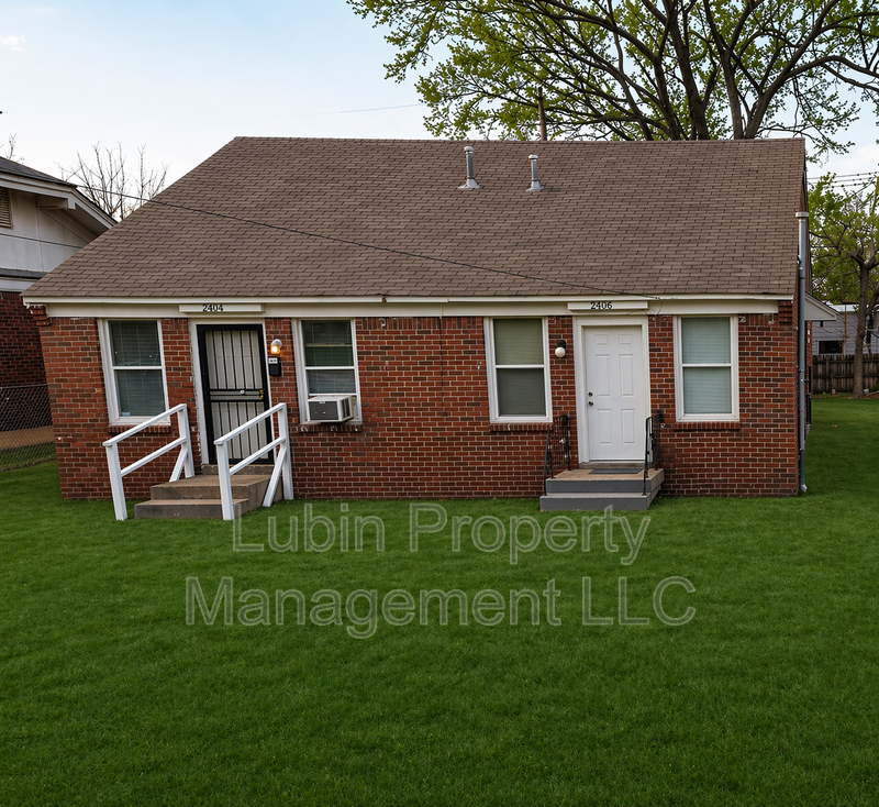 Memphis Condo: 2406 Forest Ave