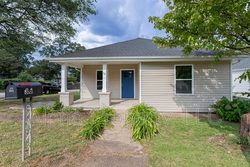 Greenville House: 36 Jamison St