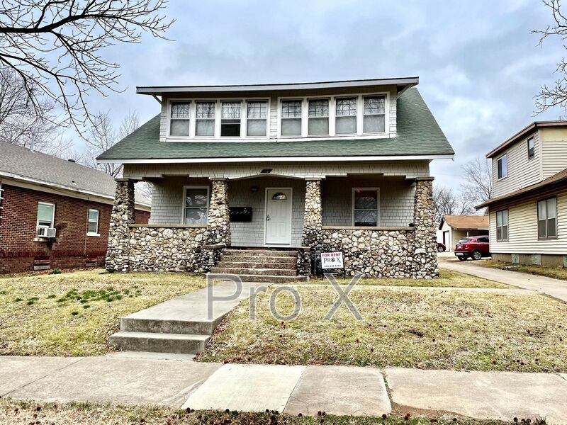 Pittsburg Condo: 110 W. Lindburg