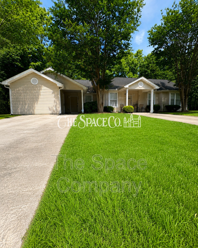 North Charleston House: 8057 Vermont Road North Charleston, SC 29418