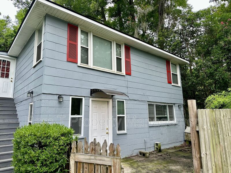 Garden City Condo: 75 Rommel Ave