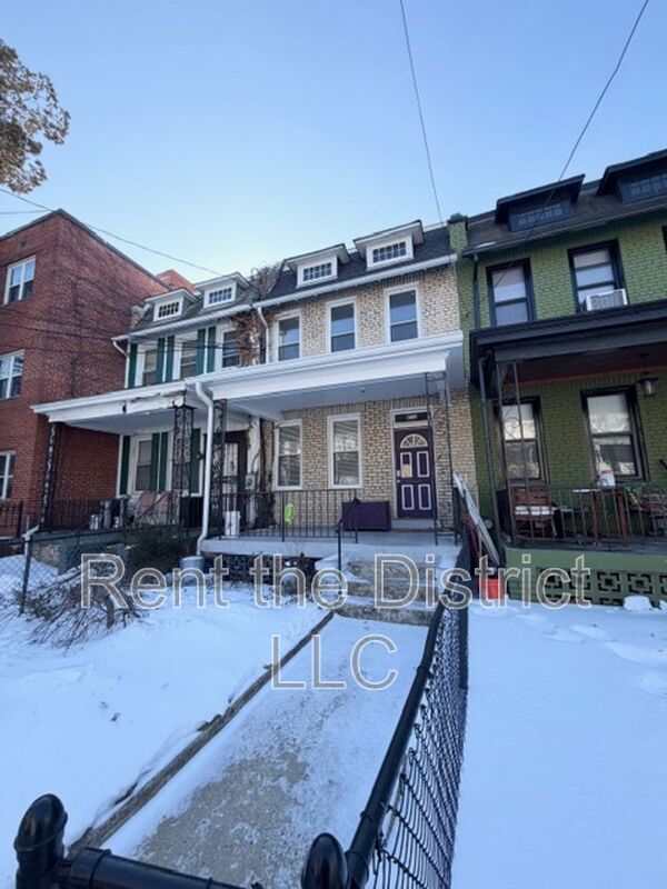 Washington House: 814 Longfellow Street NW