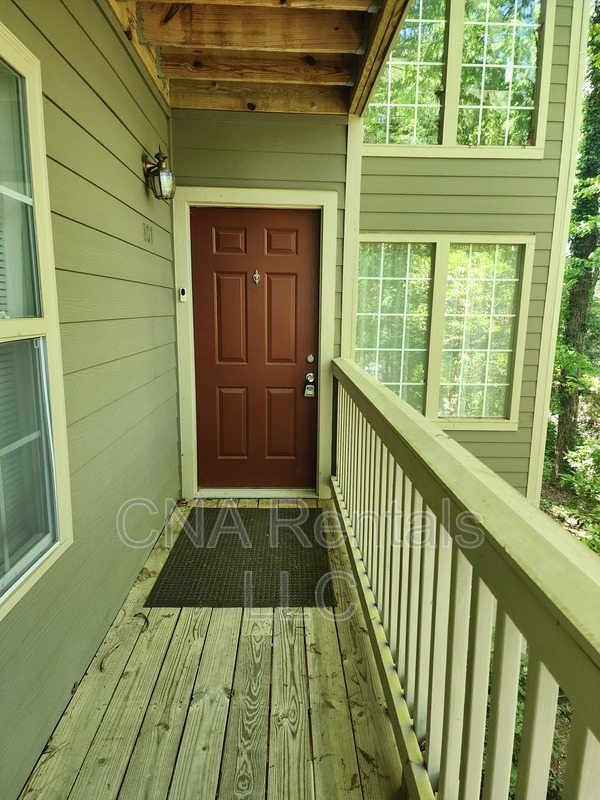 Marietta Condo: 104 E. Acres Dr.