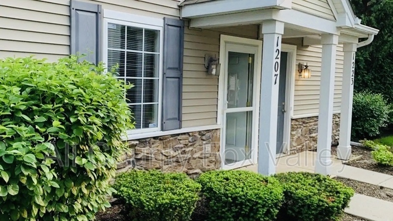 Carpentersville Townhome: 1207 Silverstone Drive