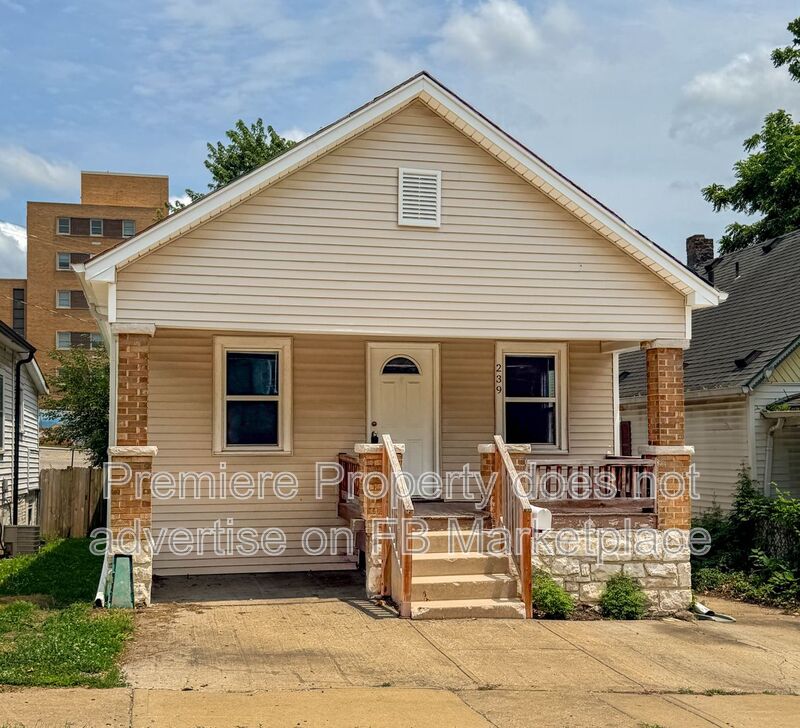 Kansas City House: 239 S Mill St