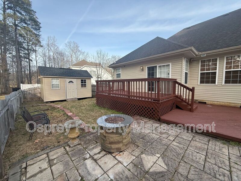 Amazing 5-Bed, 2.5-Bath Home on a Cul-de-Sac "ASK ABOUT OUR ZERO DEPOSIT" - Photo 4