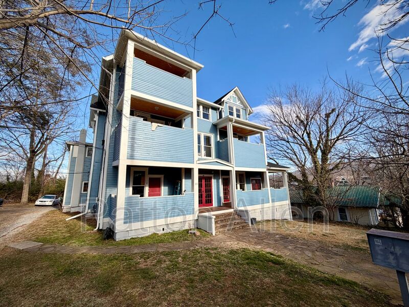 Asheville Condo: 33 Starnes Ave