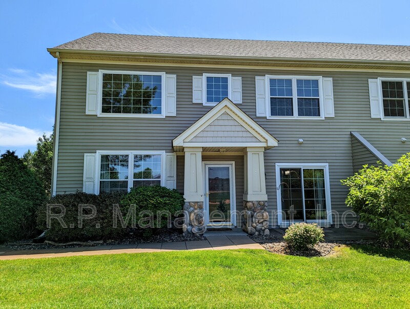 Shoreview Townhome: 1909 Bluestem Ln