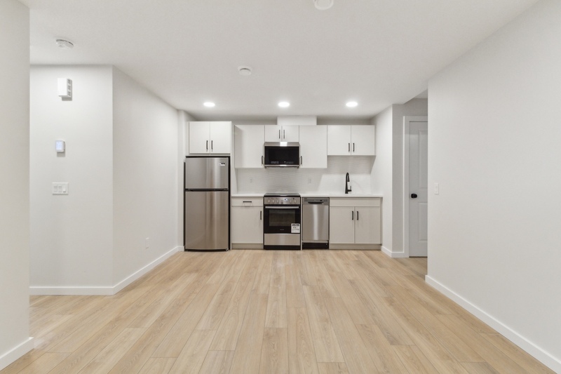 Edmonton House: 20939 25 Avenue Northwest