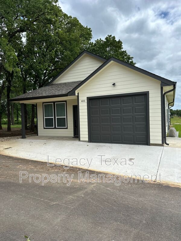 Alvarado House: 405 Kaether